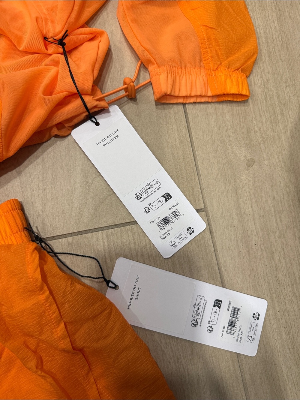 ALO Yoga Women’s Orange Athletic Set - Picture 4 of 6